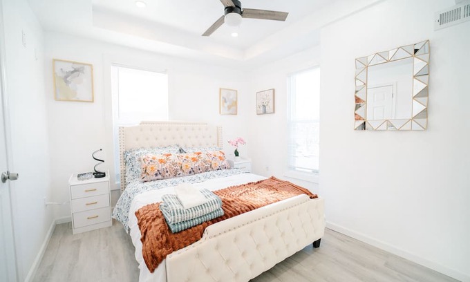 Washington House | Cozy Home!Fully Renovated|Driveway Parking|Close to Metro