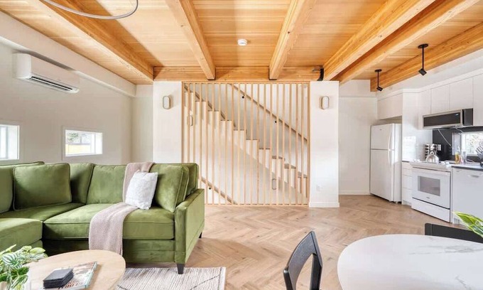Alberta Arts District House | AlbertaArts Happy Place Townhome - 91 WalkScore