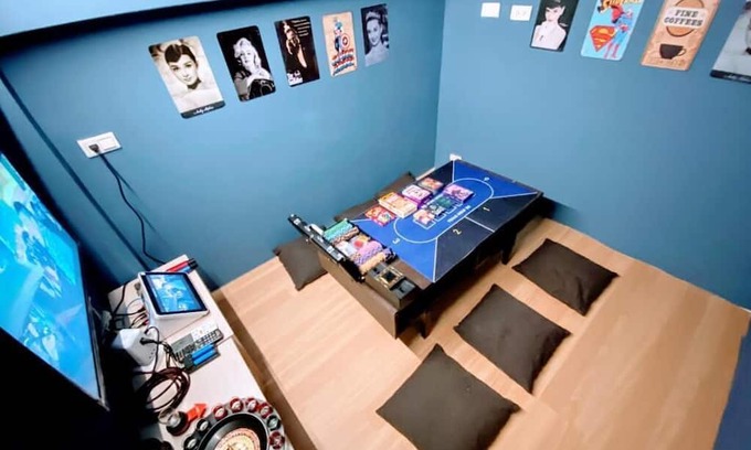 Eluan Apartment | Family Room with Bath