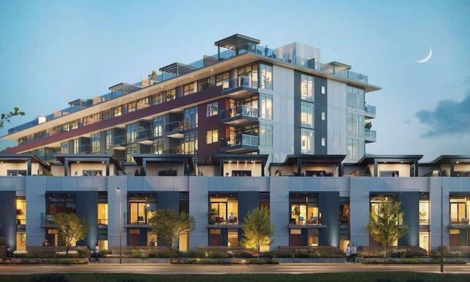 South Central House | Gyro Beach Getaway with Resort Style Amenities and Beach front access!
