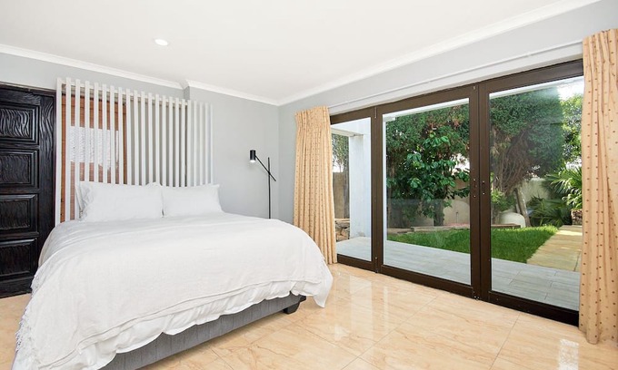 Greater Johannesburg Metropolitan Area Cottage | Cosy, Private Johannesburg Getaway Near Gold Reef City, FNB Stadium and NASREC.