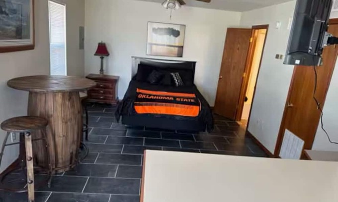Stillwater Apartment | Cozy studio with AC and WiFi in amazing Stillwater
