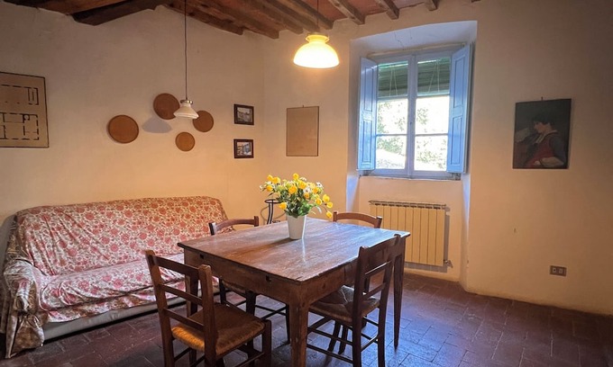 Pieve a Presciano Apartment | Apartment in hamlet with three large rooms and pool use