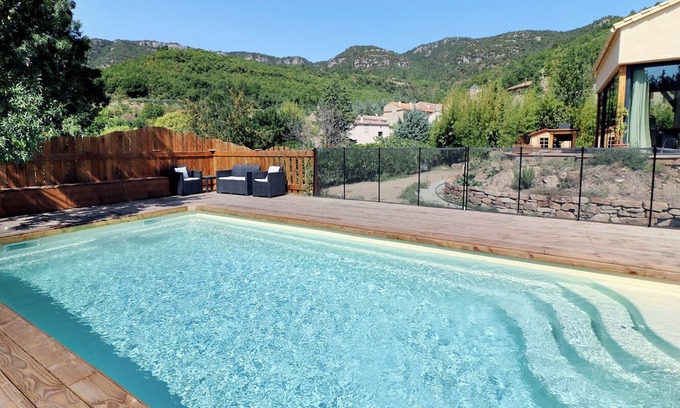 Saint-Privat House | Comfortable gîte in a quiet, green setting. With swimming pool