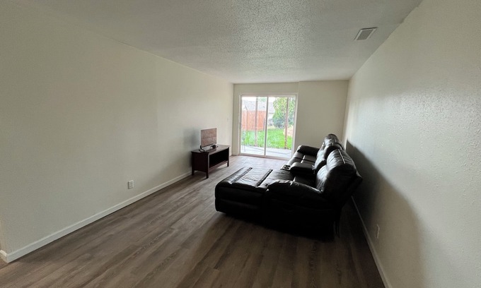 Coralville House | Charming 3-bedroom townhome in Coralville with WiFi