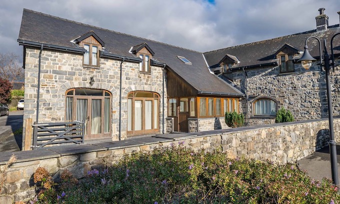 Glandyfi Cottage | Perfect Family Retreat near Beach & Pubs in Talybont | Yr-Hen-Ty-Coets