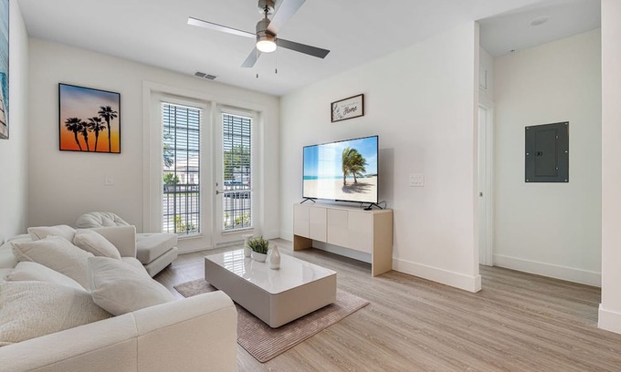 McGregor Apartment | Charming 2-Bedroom Luxury Apartment in the Heart of Fort Myers
