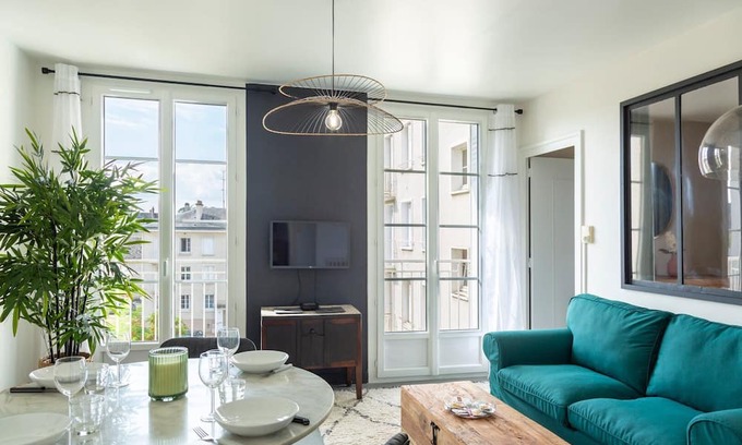Bourges Apartment | Le Vintage ~ Parking ~ Autonomous Arrival