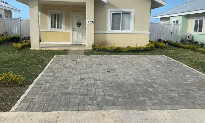 Lucea House | Charming 2-bedroom house with WiFi, fitness room in Lucea