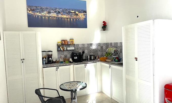 Brindisi Bed & Breakfast | At 100 meters from the brindisi train station cheap and cozy