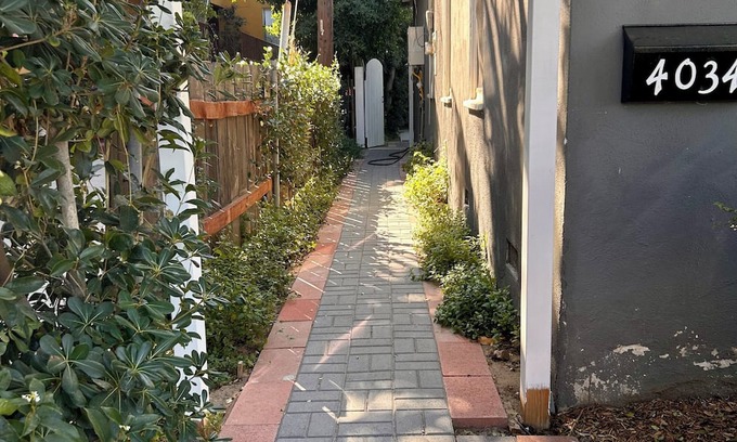 Atwater Village Cottage | Charming 1-bedroom private cottage with AC, WiFi in Atwater Village Los Angeles