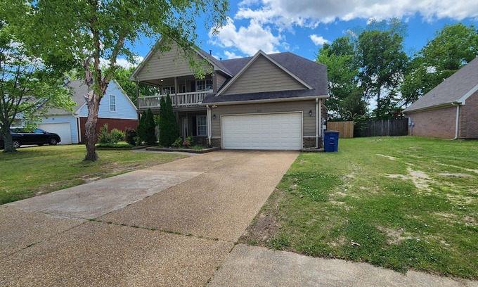 Olive Branch House | 6 Bedroom Home w/POOL in Desirable Olive Branch Suburb Near Stateline