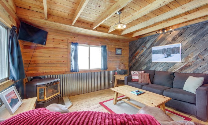 Lake Agnes Cabin | Hike, Ride & Boat: Rustic Retreat Near Steamboat
