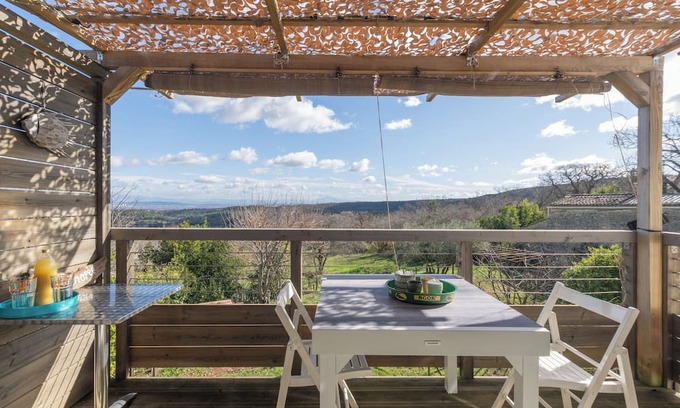 Salazac House | Comfortable nature gîte with swimming pool, ideal for 2 people, pet-friendly