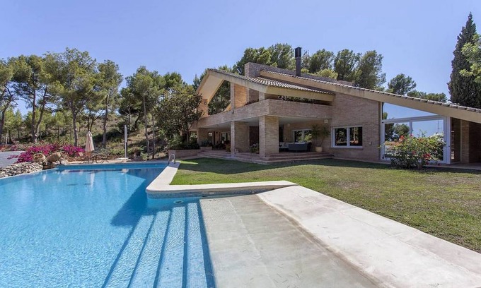 Sagunto Villa | House with iconic design