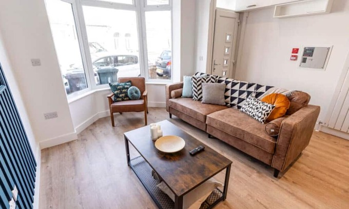 Chichester Apartment | Oving | 6 Bedroom | 6 En-suite