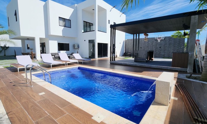 Punta Cana Villa | Villa Paraiso Punta cana, D.R. Ideal for sharing with family and friends 5 rooms.