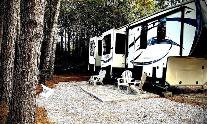 Pearlington House | Luzury 5th Wheel on the Ms Gulf Coast with access to all Campground amenities.
