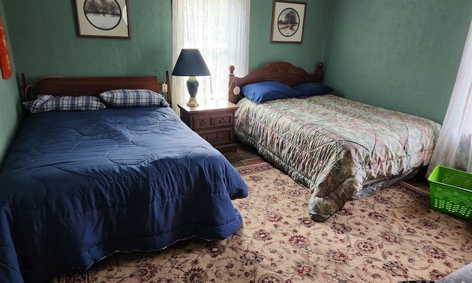 Agency Village House | Spacious 5-bedroom country house in marvelous Summit with WiFi, AC