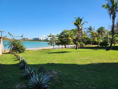 Vila Guaibura House | Casa pé na praia de Peracanga