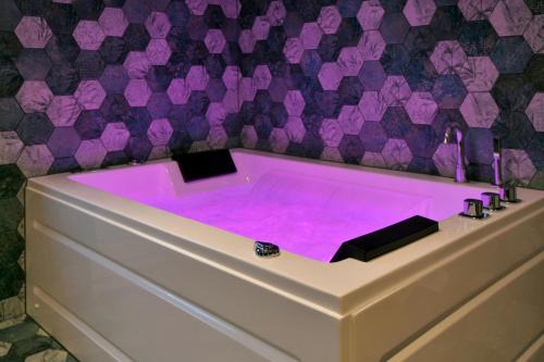 Roppenheim Apartment | L'Oasis tropicale