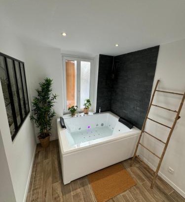 Septemes-les-Vallons House | La nuit des vallons