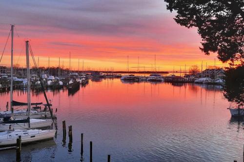 Eastport Apartment | Waterfront Condo Amazing Views with Resort Amenities